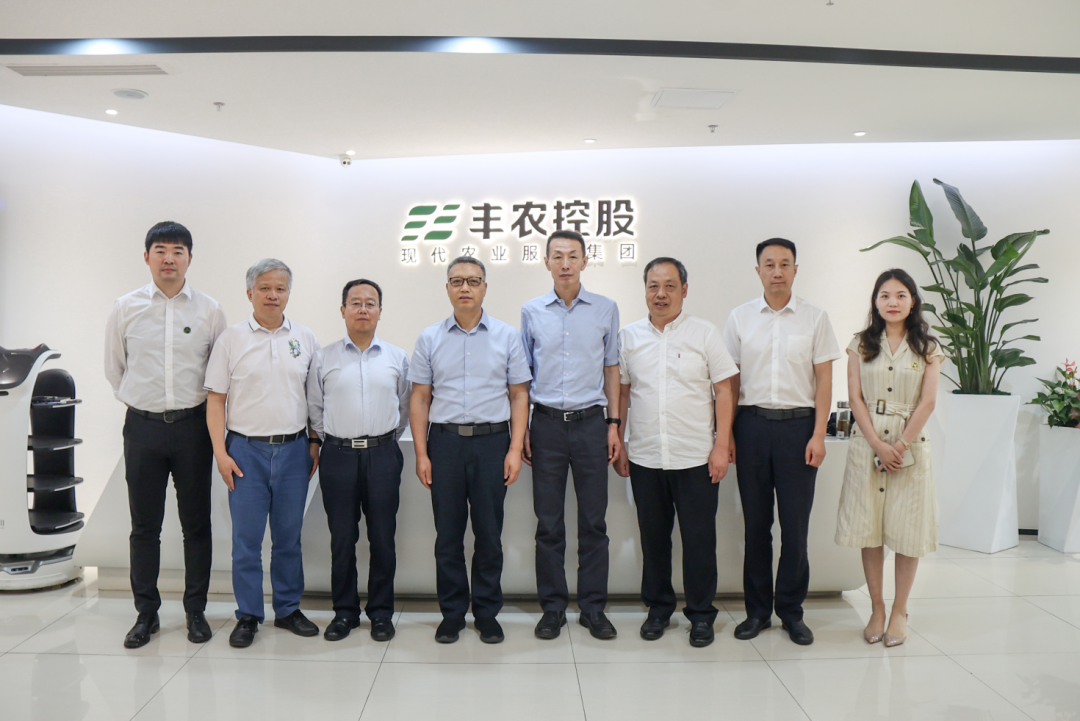 陜西糧農(nóng)集團黨委書記、董事長劉利民一行蒞臨豐農(nóng)控股考察調(diào)研