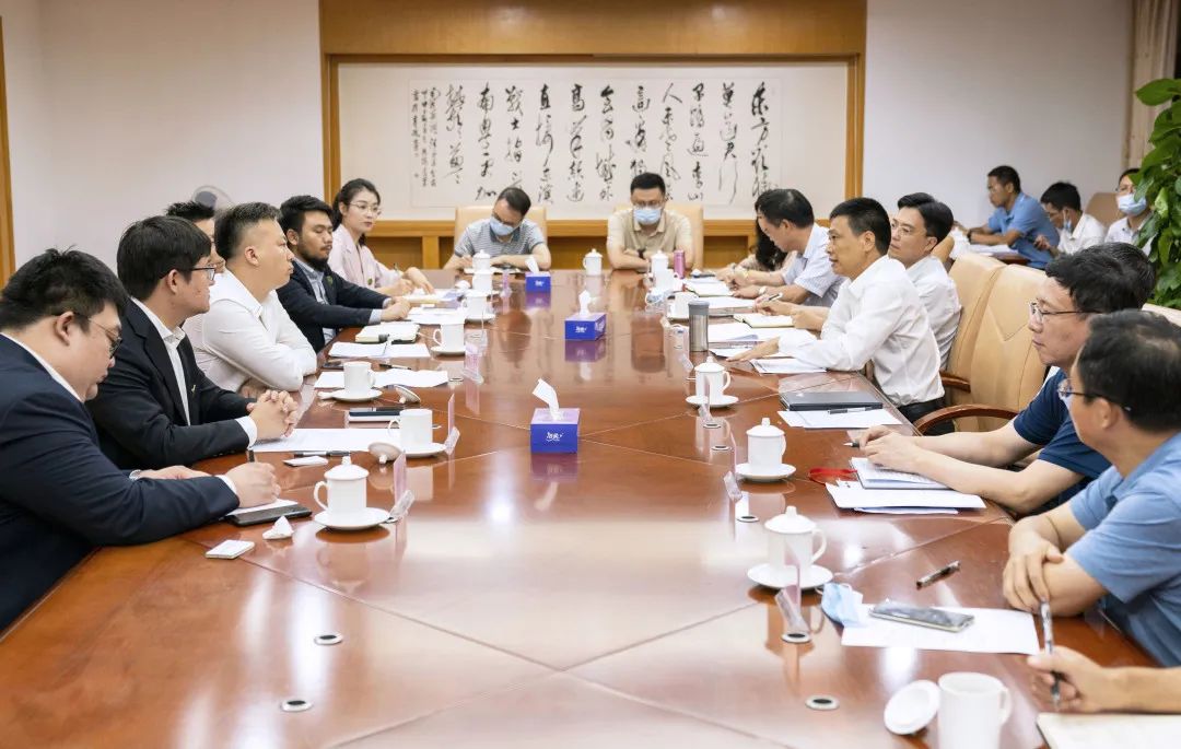 豐農(nóng)控股董事長閆子銅與清遠市委副書記、市長溫文星座談