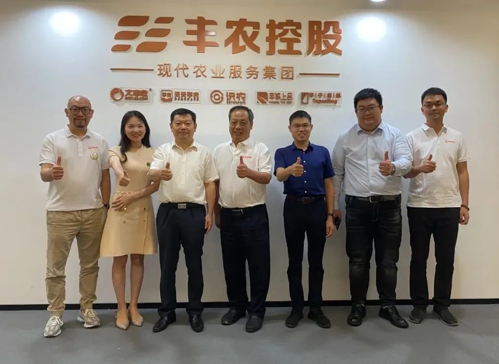 中國人民大學(xué)鄉(xiāng)村振興研究院常務(wù)副院長、秘書長唐園結(jié)一行到訪豐農(nóng)控股