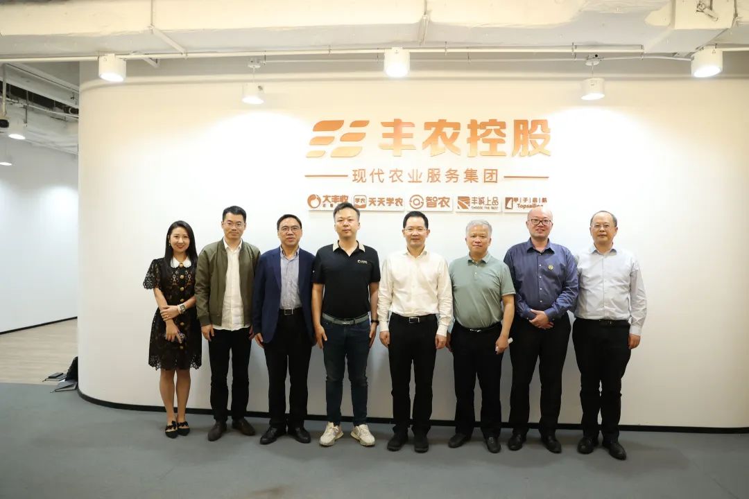 深圳市鄉(xiāng)村振興和協(xié)作交流局黨組書記、局長劉衛(wèi)翔到豐農(nóng)控股參觀考察