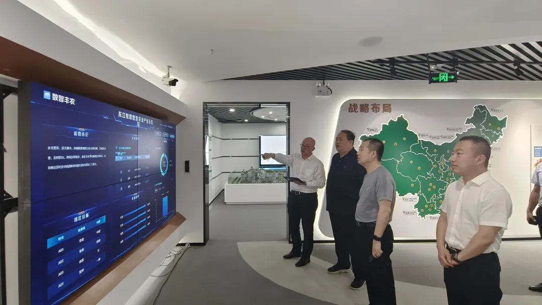 黑龍江省大興安嶺地區(qū)行署副專員黃志富一行蒞臨豐農(nóng)控股