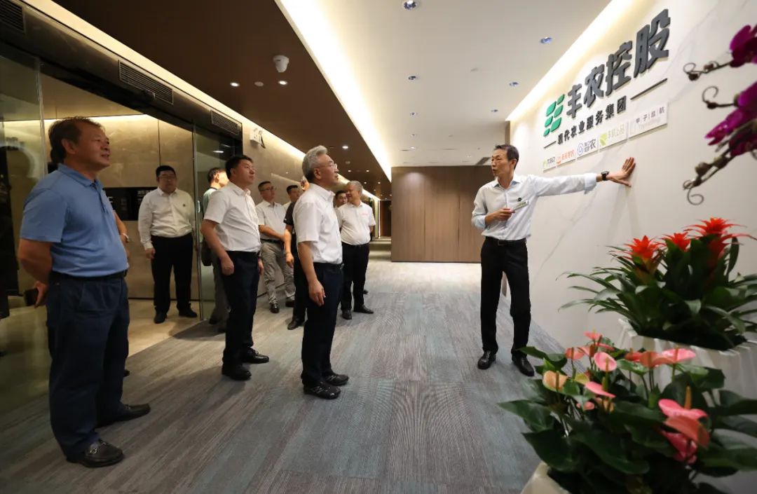 全國政協(xié)常委、農(nóng)業(yè)和農(nóng)村委員會副主任，農(nóng)業(yè)農(nóng)村部原副部長張?zhí)伊忠恍械截S農(nóng)控股考察調(diào)研