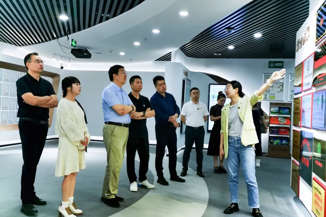 洛陽市政協(xié)副主席、民革洛陽市委會主委程相朝一行來訪豐農(nóng)控股調(diào)研