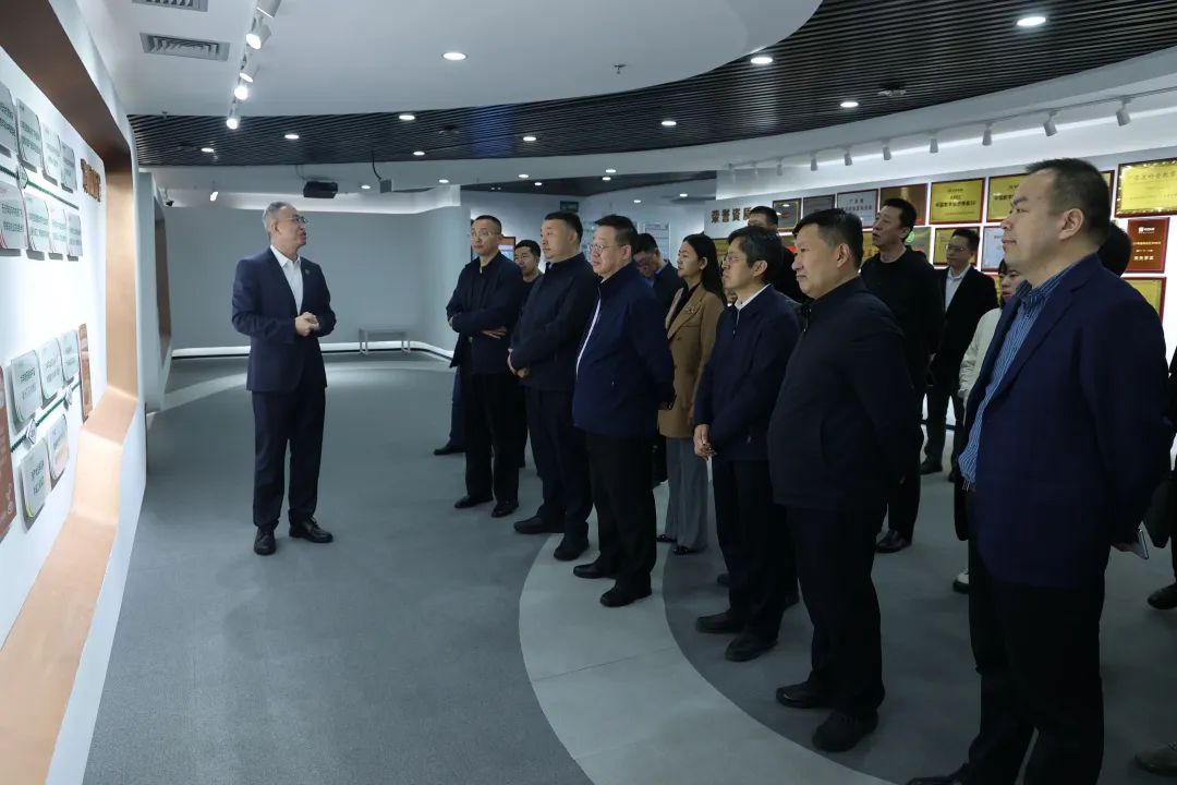 攜手交流共發(fā)展，新疆維吾爾自治區(qū)考察團(tuán)到訪豐農(nóng)控股參觀