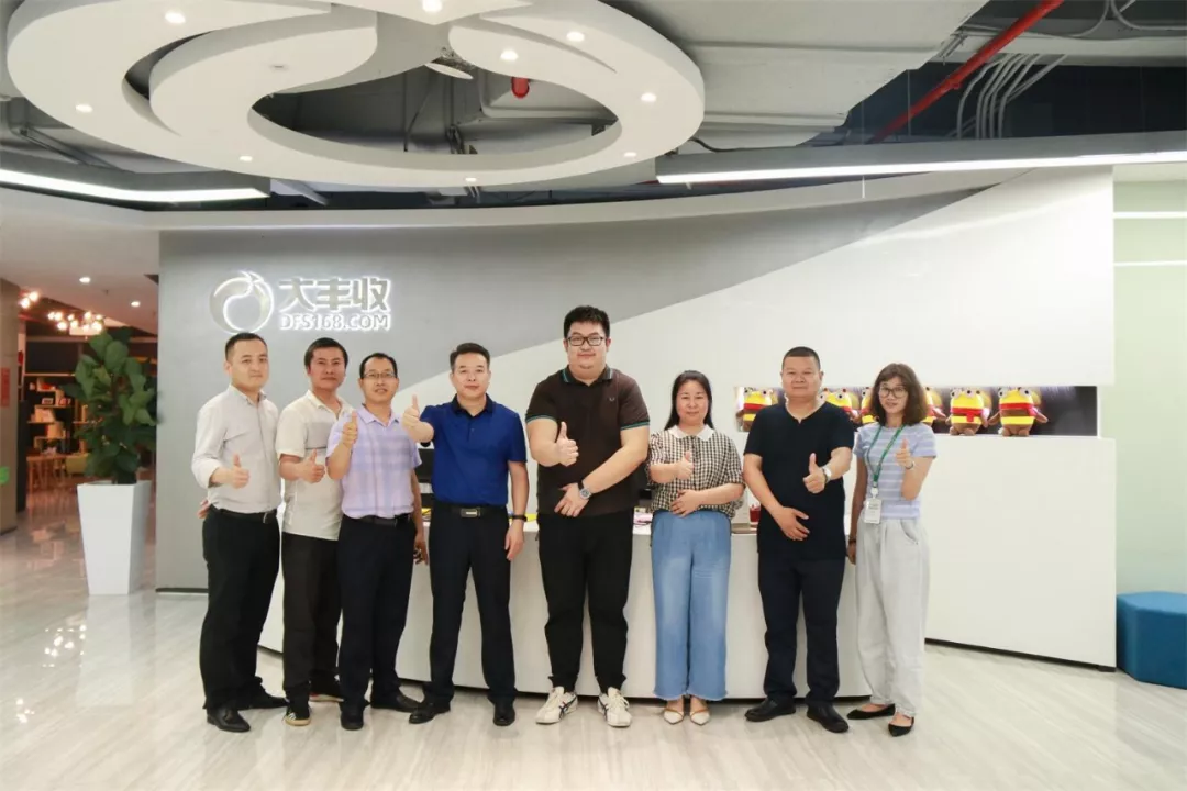 農(nóng)業(yè)科技報(bào)社副社長(zhǎng)賀輝蒞臨大豐收，雙方深化合作